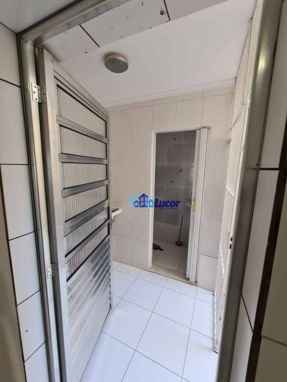 Sobrado para alugar com 2 quartos, 75m² - Foto 8