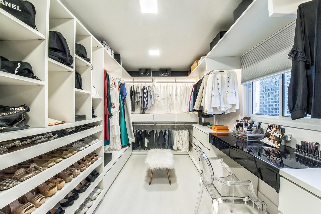 Apartamento à venda com 4 quartos, 228m² - Foto 8