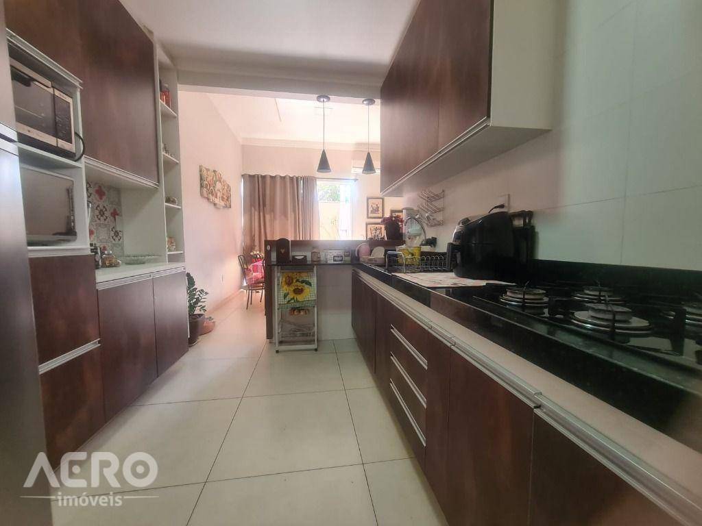 Casa à venda com 3 quartos, 120m² - Foto 17