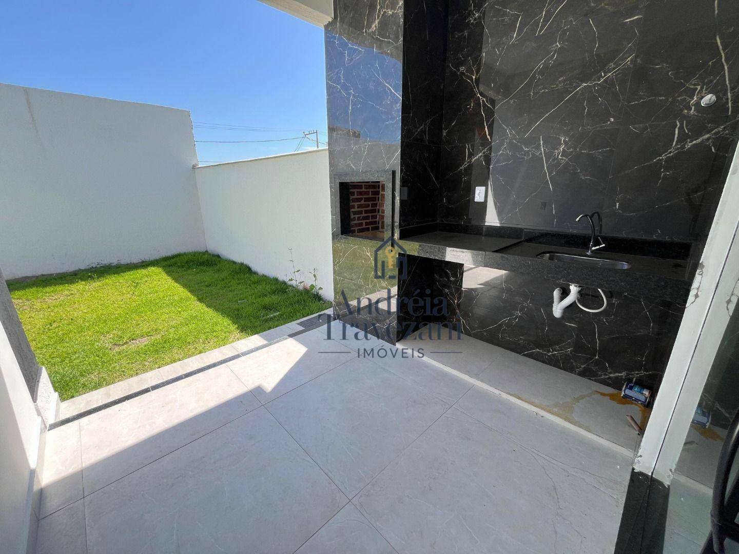 Casa à venda com 2 quartos, 70m² - Foto 4