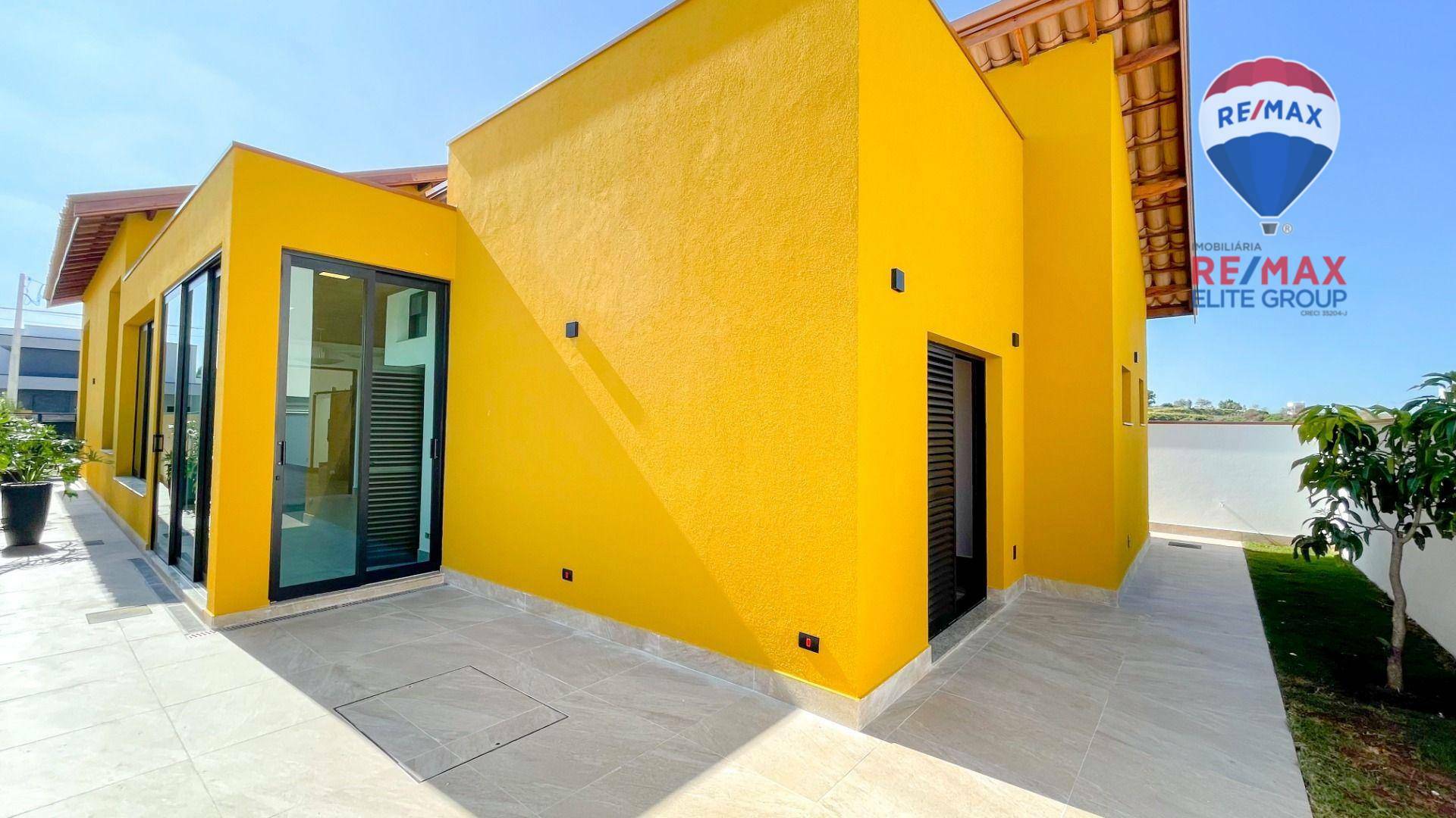 Casa de Condomínio à venda e aluguel com 3 quartos, 203m² - Foto 1