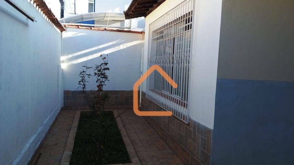 Casa à venda com 3 quartos, 160m² - Foto 1