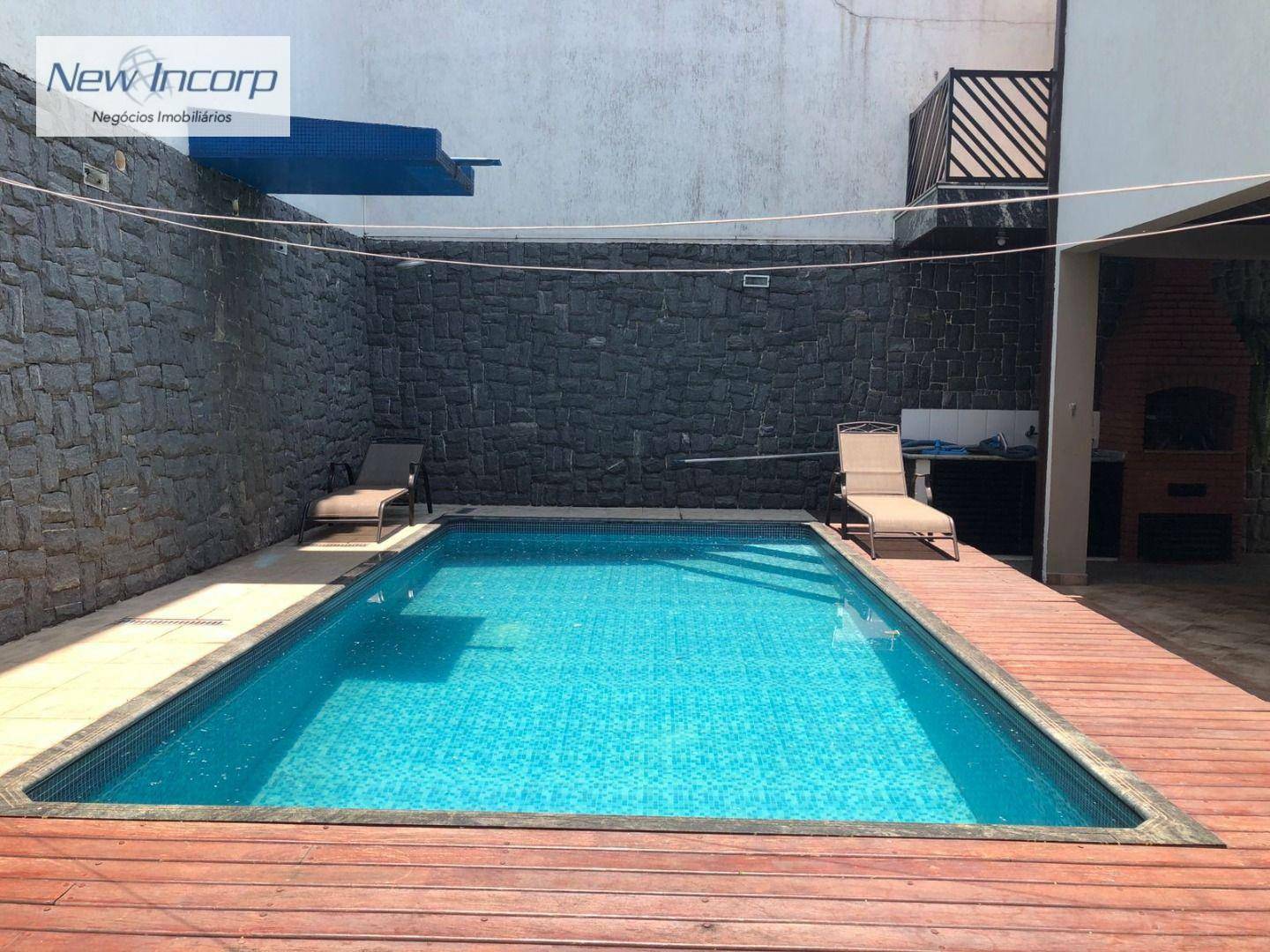 Sobrado à venda com 3 quartos, 300m² - Foto 1