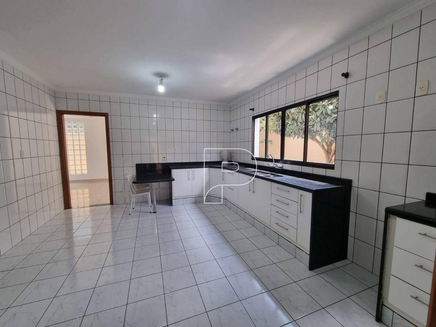 Casa para alugar com 4 quartos, 329m² - Foto 14