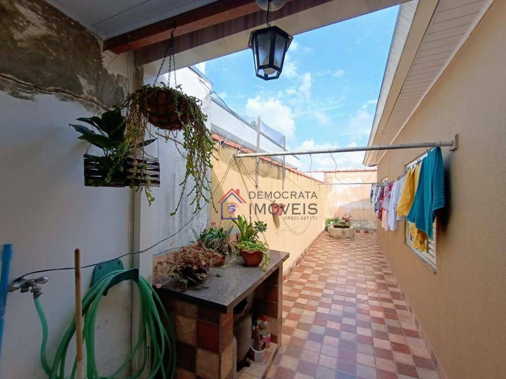 Casa à venda com 3 quartos, 240m² - Foto 14