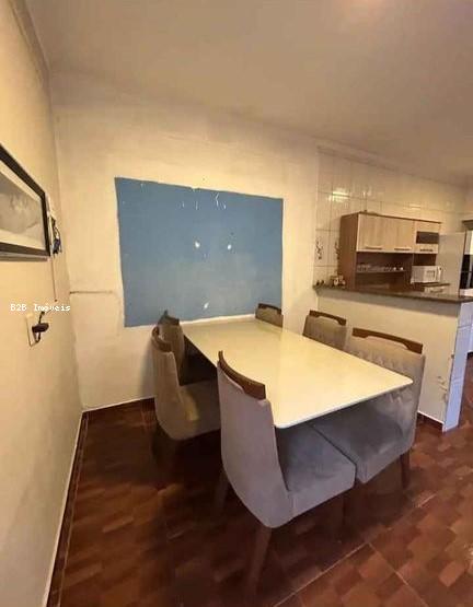 Casa à venda com 2 quartos, 125m² - Foto 2