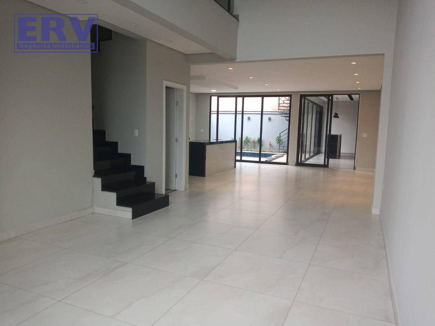 Sobrado à venda com 3 quartos, 260m² - Foto 2