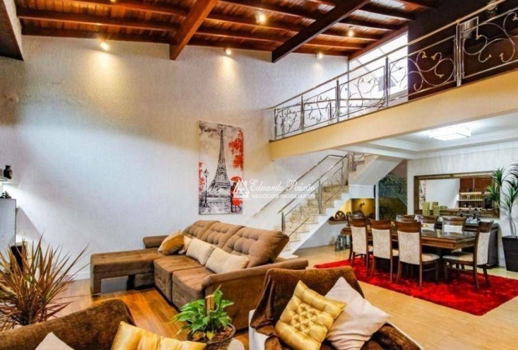 Sobrado à venda com 4 quartos, 300m² - Foto 1