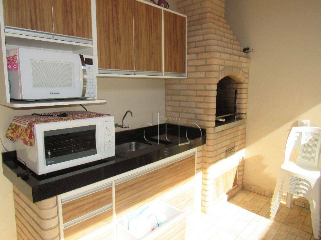 Casa à venda com 3 quartos, 150m² - Foto 1