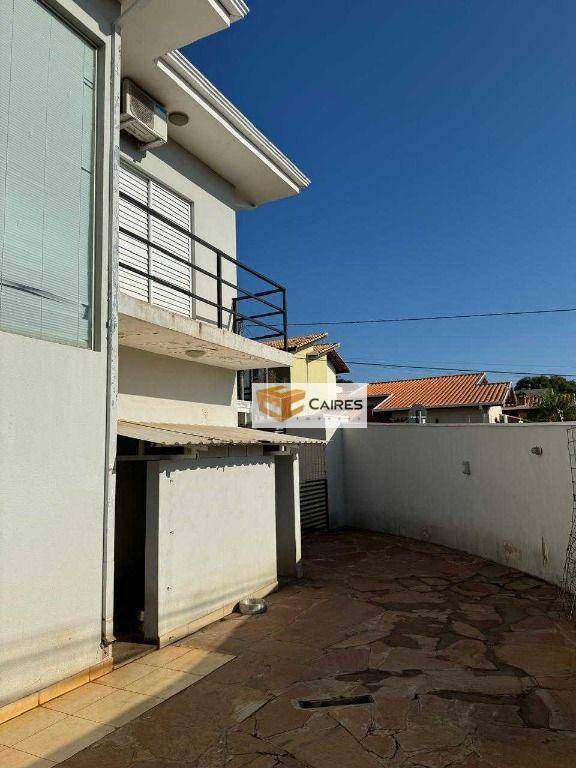 Casa à venda com 3 quartos, 296m² - Foto 2