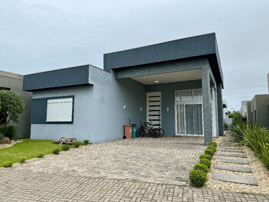 Casa de Condomínio à venda com 4 quartos, 200m² - Foto 2