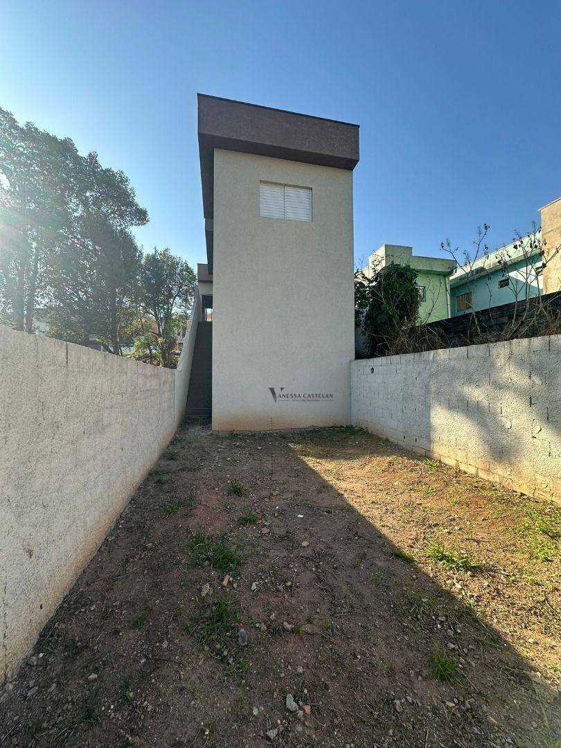 Casa à venda com 2 quartos, 62m² - Foto 2