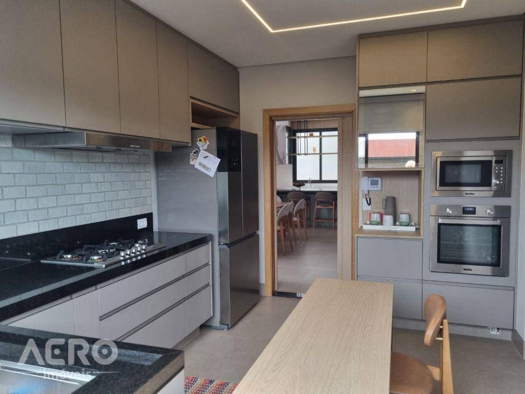 Casa de Condomínio à venda com 4 quartos, 389m² - Foto 8