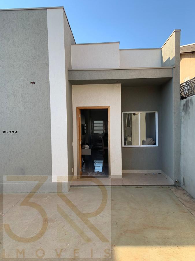 Casa à venda com 2 quartos, 65m² - Foto 1