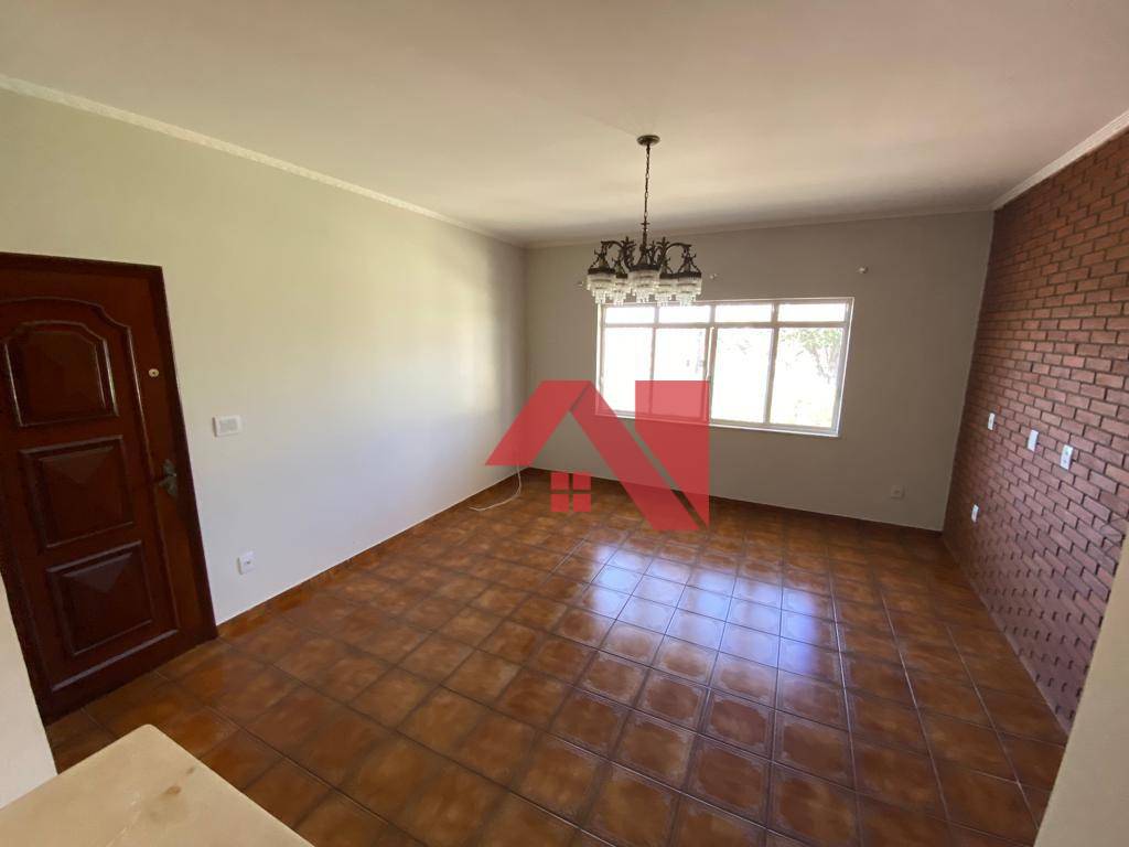 Casa à venda com 3 quartos, 277m² - Foto 1