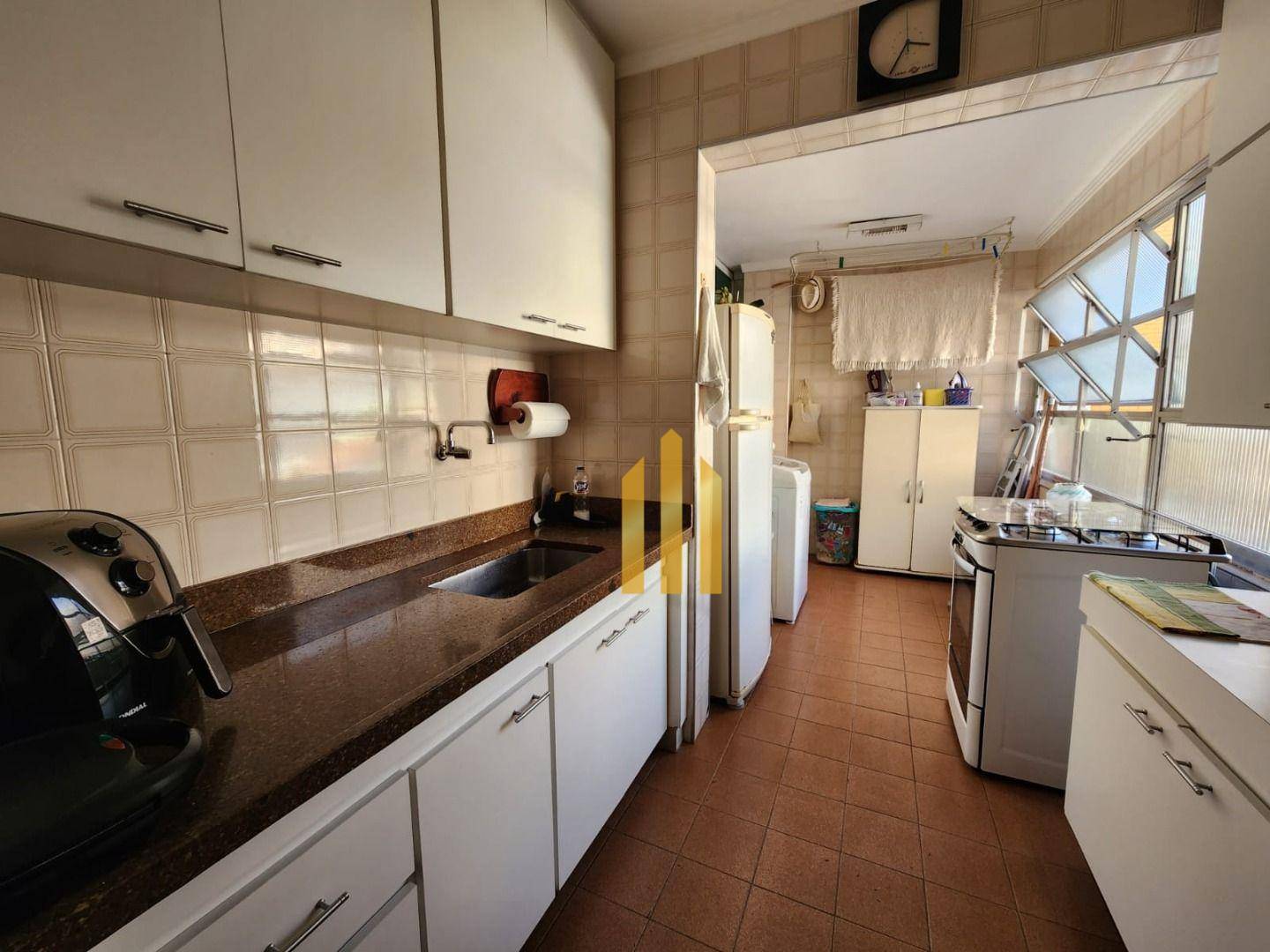 Apartamento à venda com 2 quartos, 70m² - Foto 3