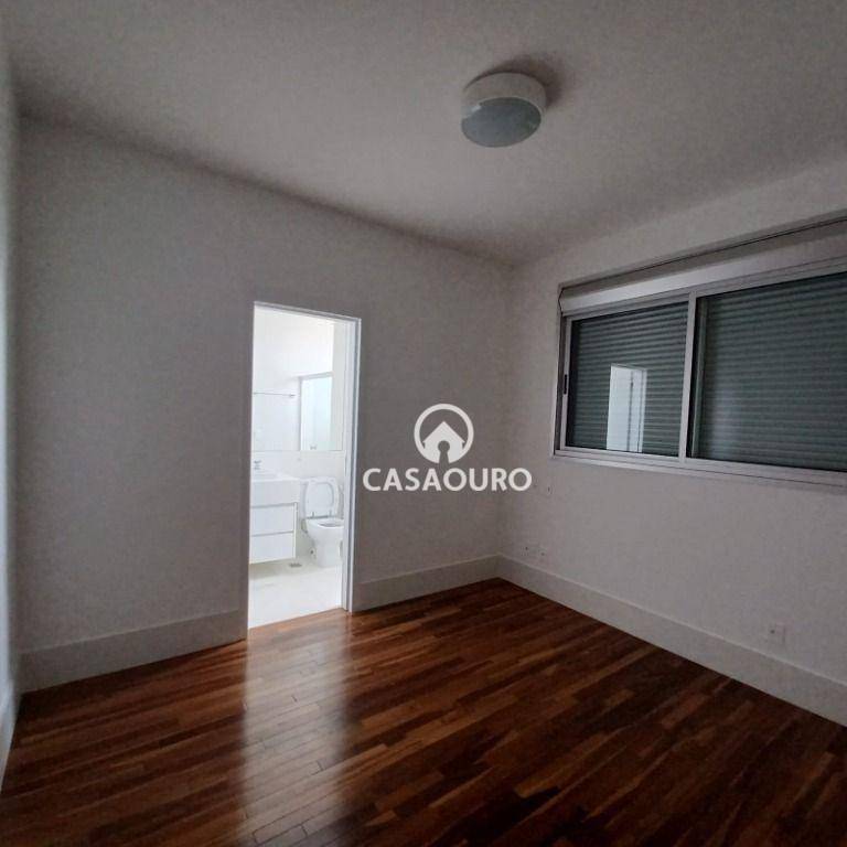 Apartamento à venda com 4 quartos, 217m² - Foto 17