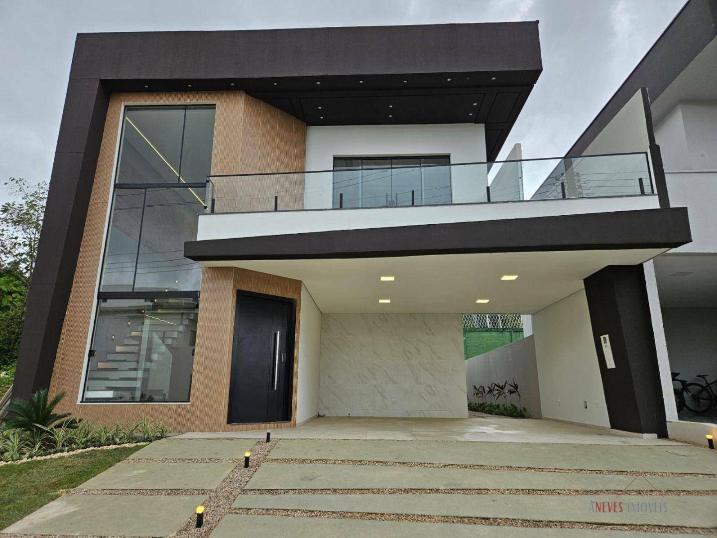 Casa de Condomínio à venda com 4 quartos, 241m² - Foto 1