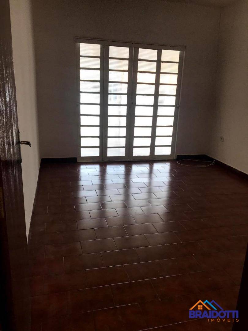 Casa à venda com 2 quartos, 110m² - Foto 2