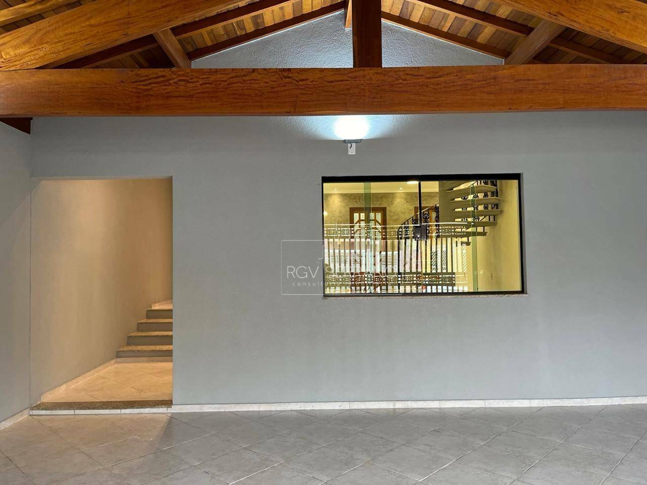 Casa à venda com 3 quartos, 180m² - Foto 1