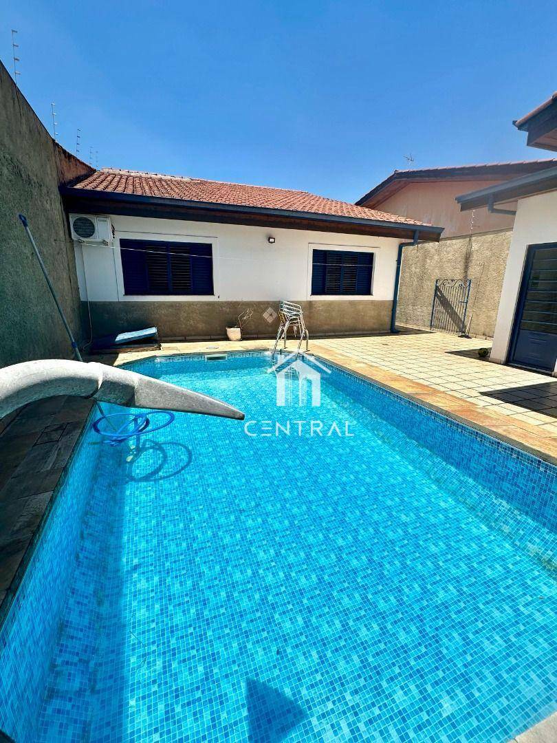 Casa à venda com 3 quartos, 219m² - Foto 20