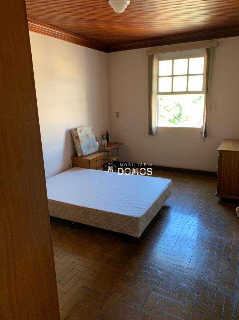 Casa à venda com 3 quartos, 250m² - Foto 3