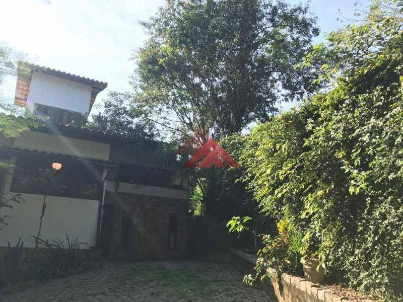 Casa à venda com 3 quartos, 1023m² - Foto 1