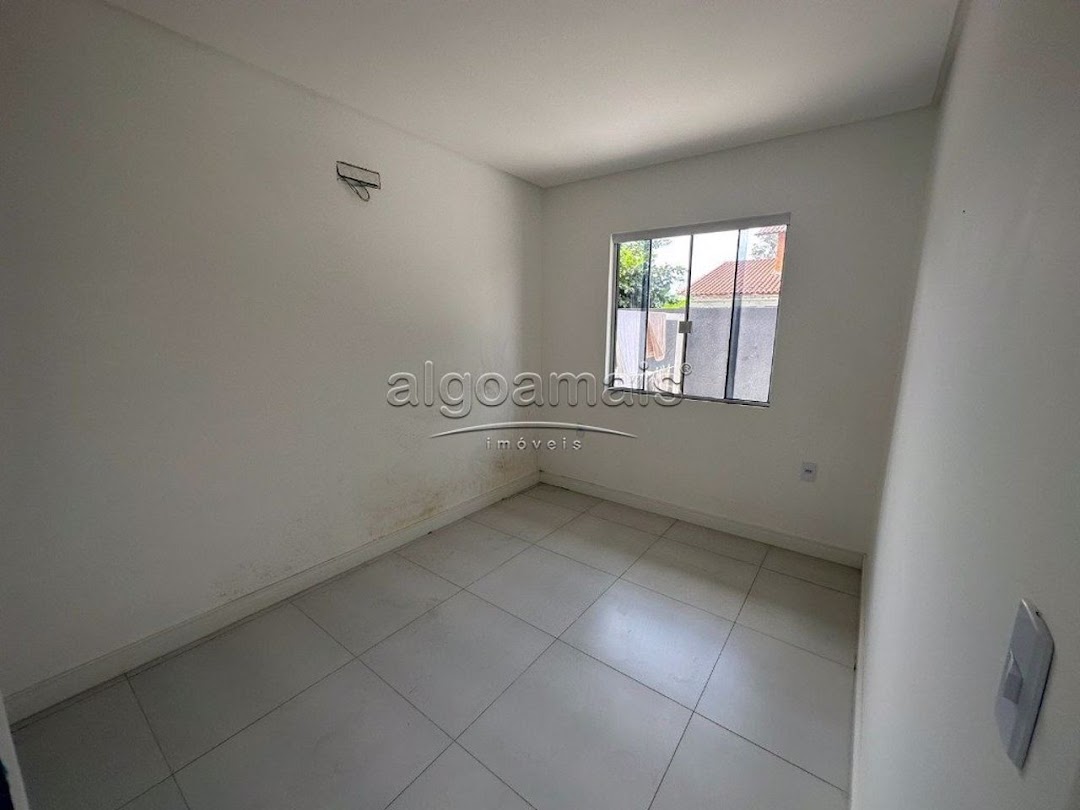 Casa à venda com 3 quartos, 110m² - Foto 2