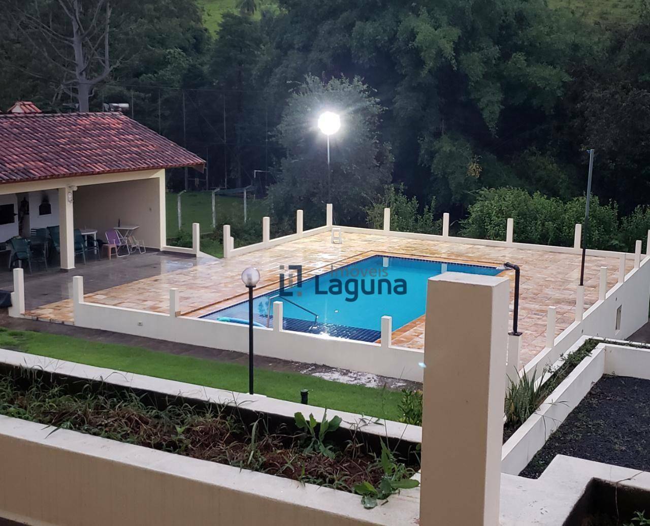 Chácara à venda com 10 quartos, 872m² - Foto 1