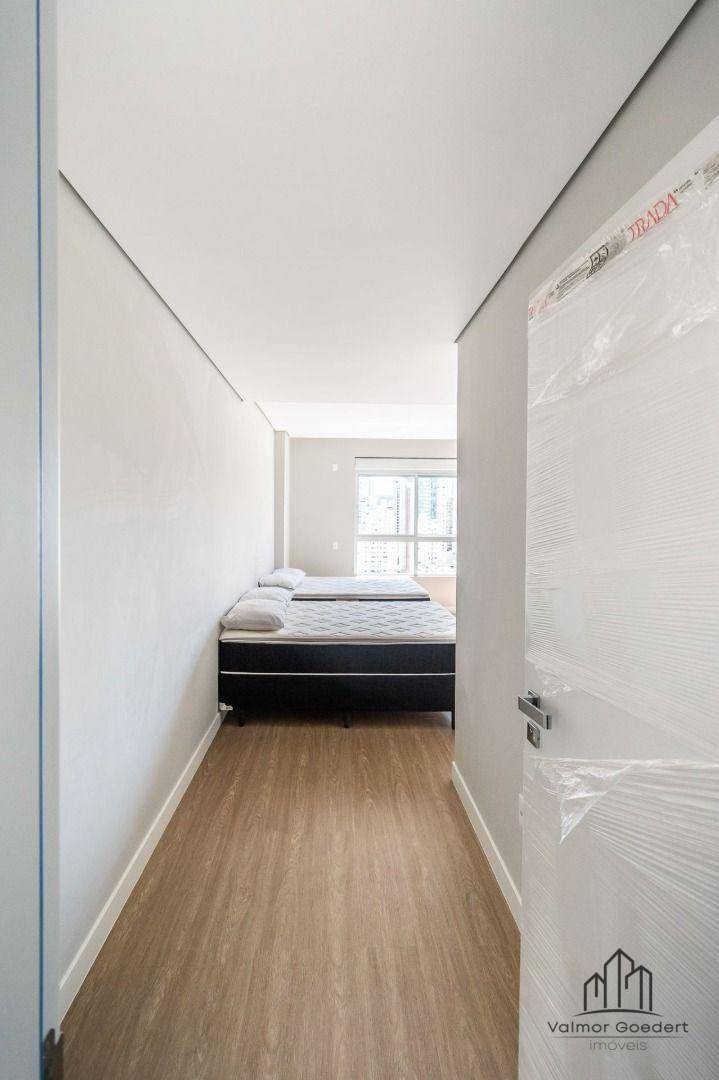 Apartamento à venda com 3 quartos, 143m² - Foto 10