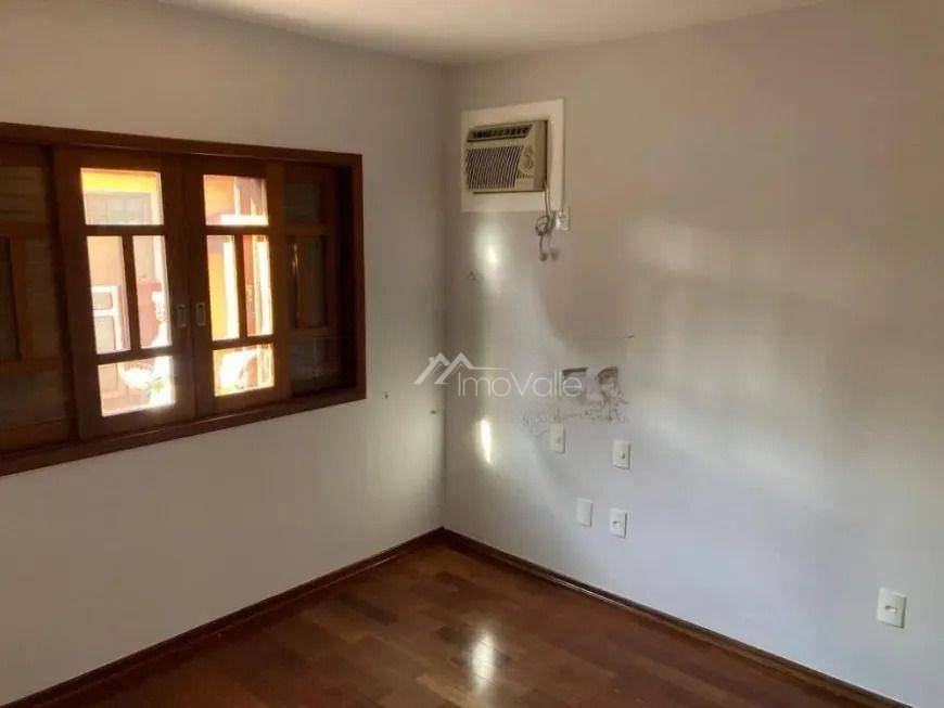 Casa de Condomínio para alugar com 6 quartos, 300m² - Foto 15