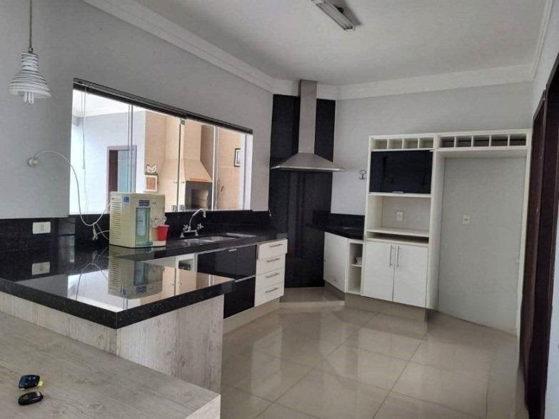 Casa à venda com 3 quartos, 242m² - Foto 4