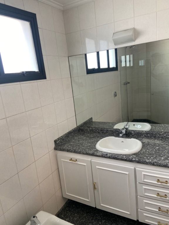 Apartamento para alugar com 5 quartos, 240m² - Foto 12