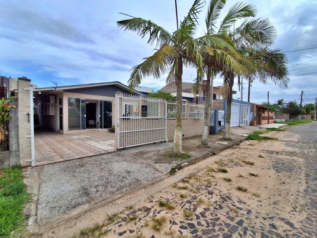 Casa à venda com 4 quartos, 190m² - Foto 1
