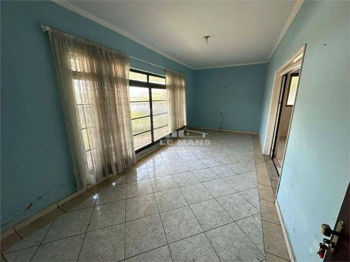 Casa para alugar com 3 quartos, 190m² - Foto 11