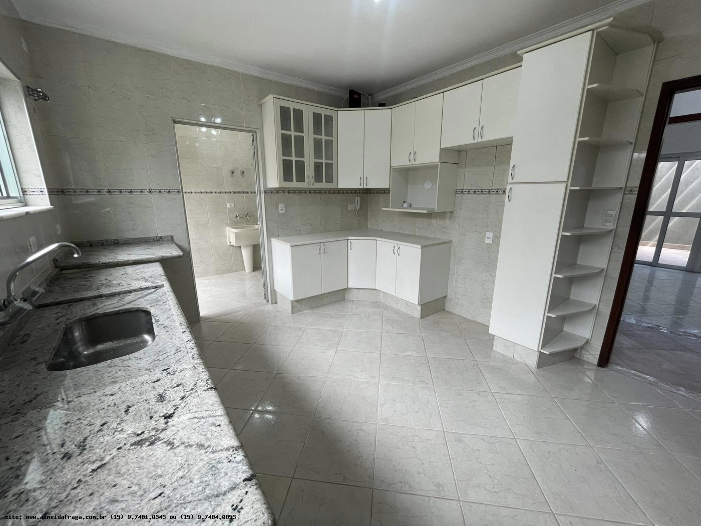 Casa para alugar com 3 quartos, 375m² - Foto 11