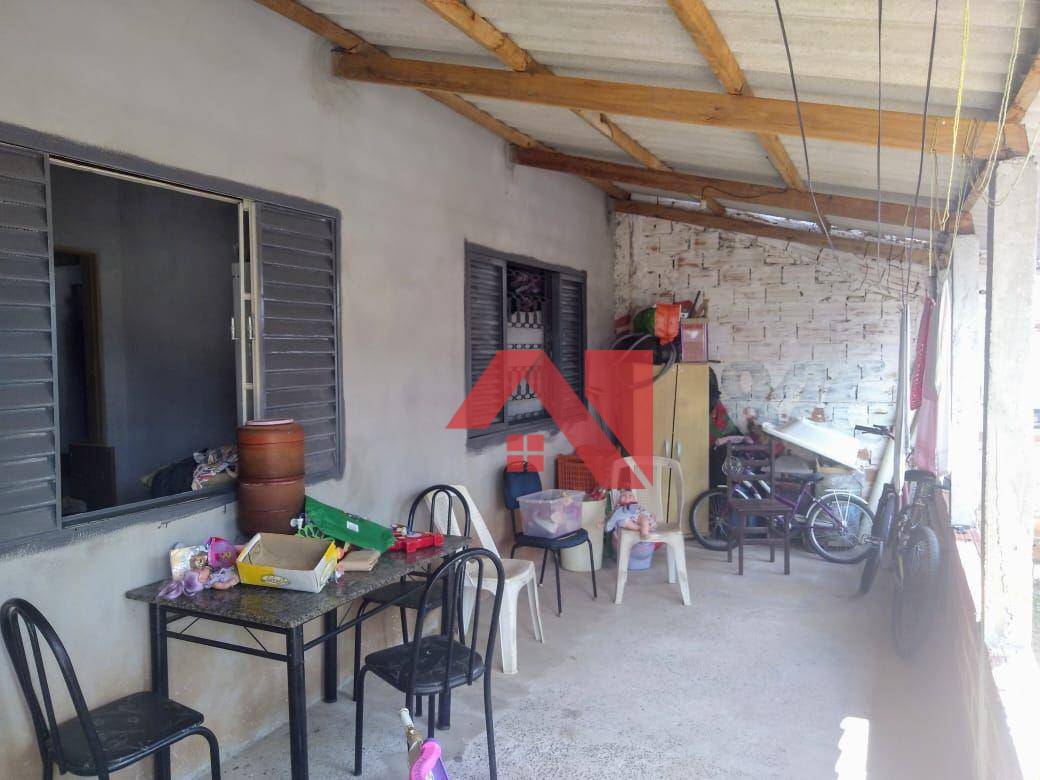 Casa à venda com 2 quartos, 40m² - Foto 1