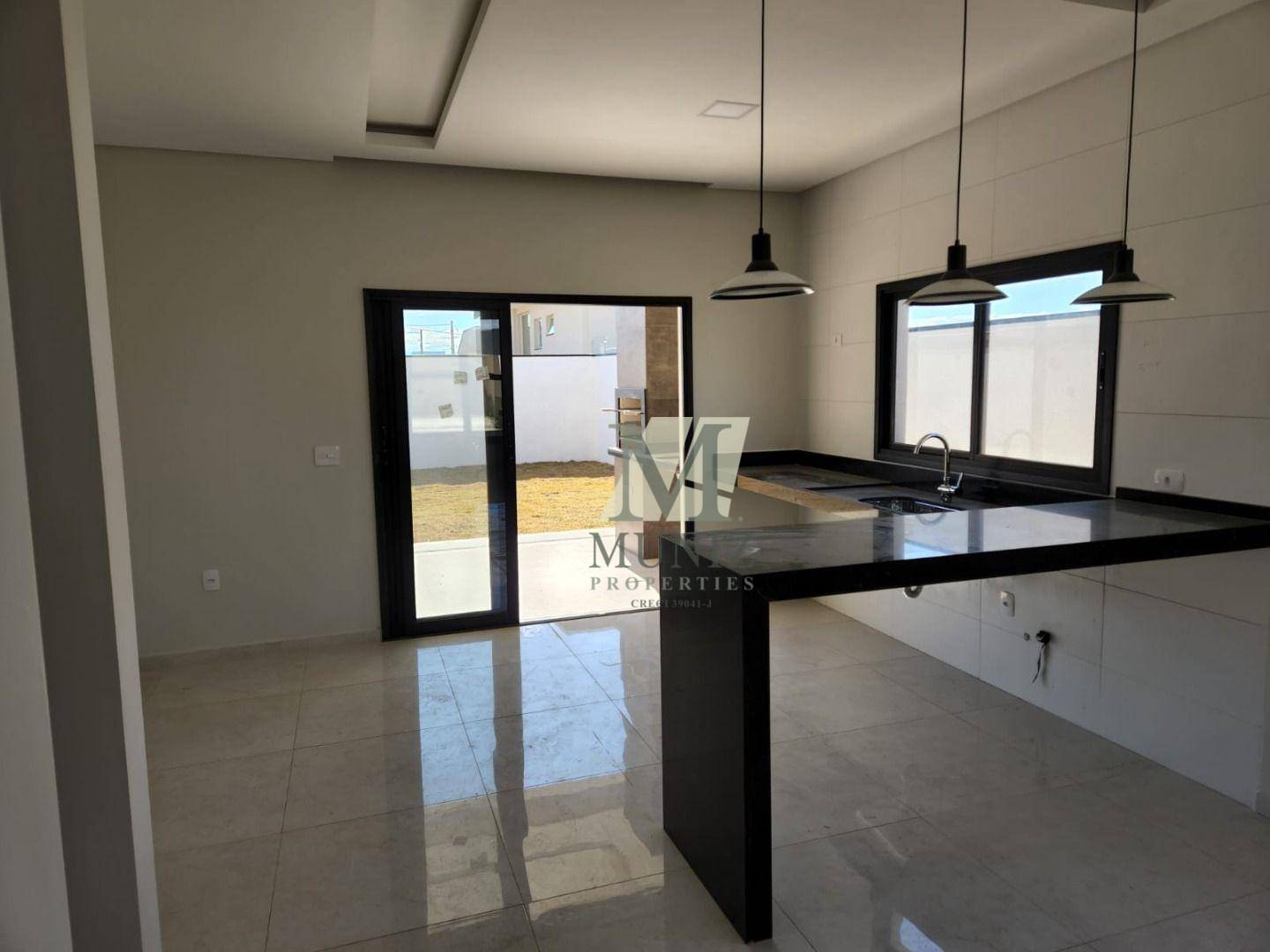 Casa à venda com 3 quartos, 180m² - Foto 2