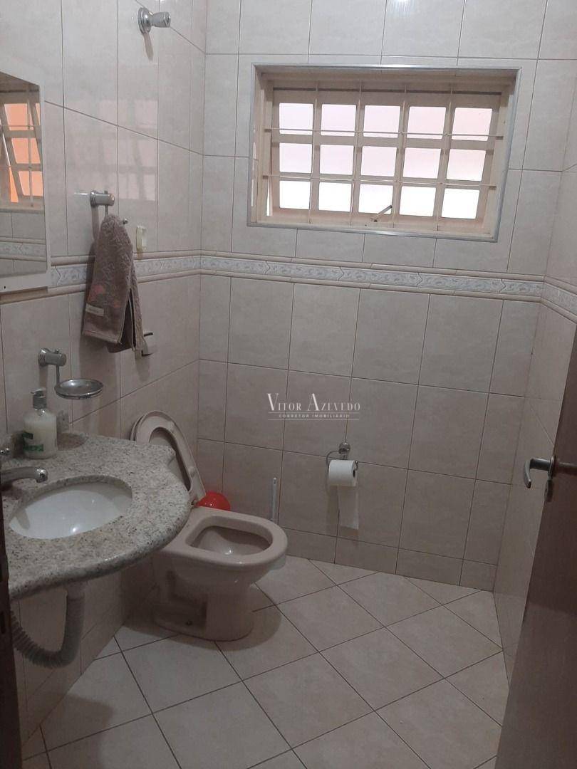 Casa à venda com 6 quartos, 235m² - Foto 13