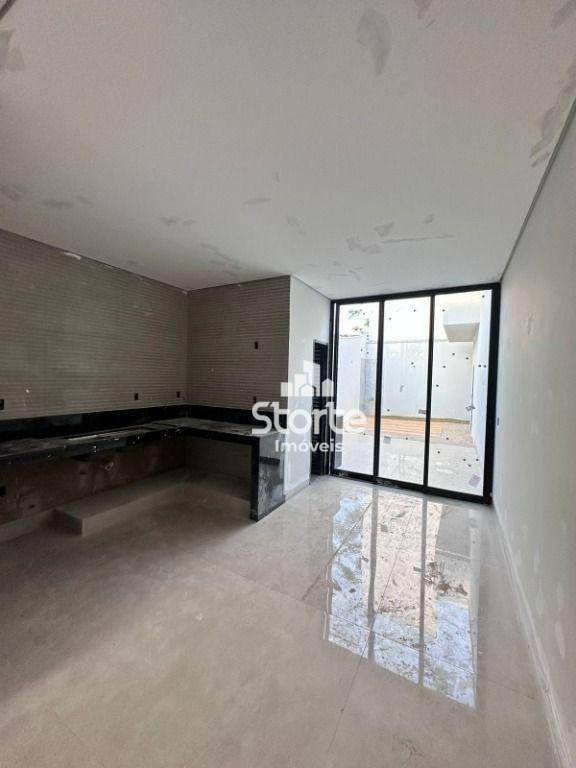 Casa à venda com 3 quartos, 167m² - Foto 3