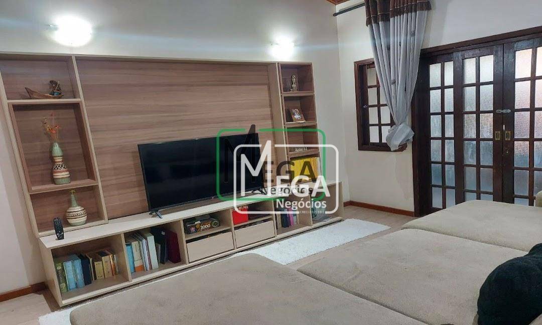 Casa à venda com 4 quartos, 200m² - Foto 14