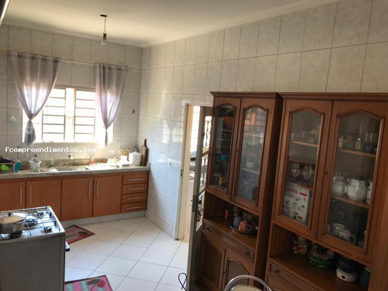 Casa à venda com 3 quartos, 970m² - Foto 13