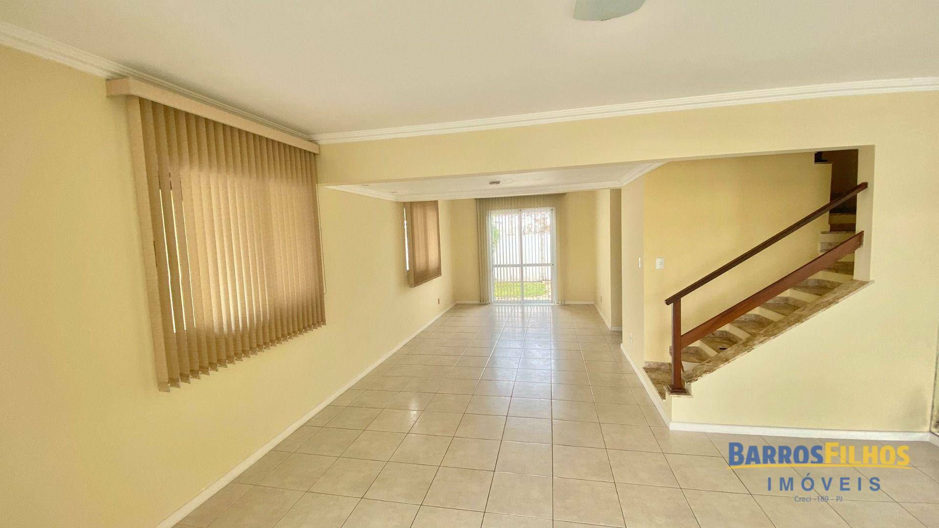 Casa de Condomínio à venda com 3 quartos, 240m² - Foto 3