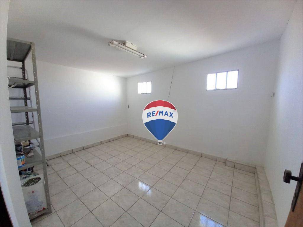 Casa à venda com 3 quartos, 240m² - Foto 9