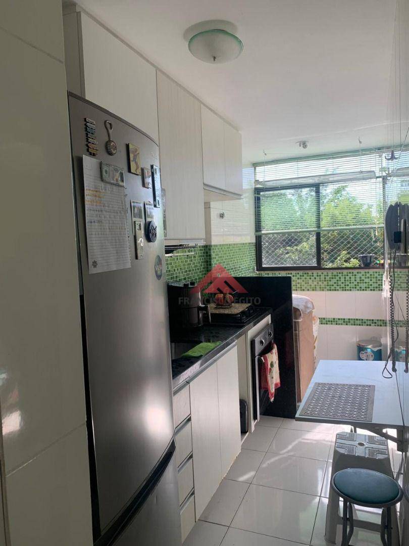 Apartamento à venda com 2 quartos, 62m² - Foto 4