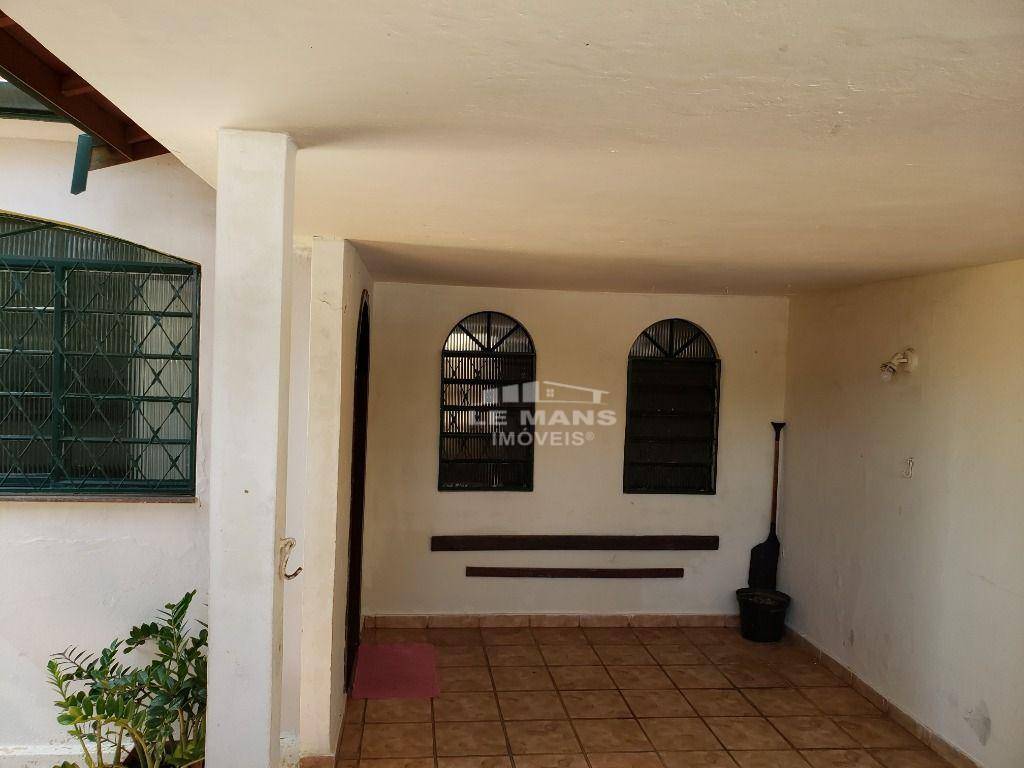 Casa à venda com 2 quartos, 141m² - Foto 2