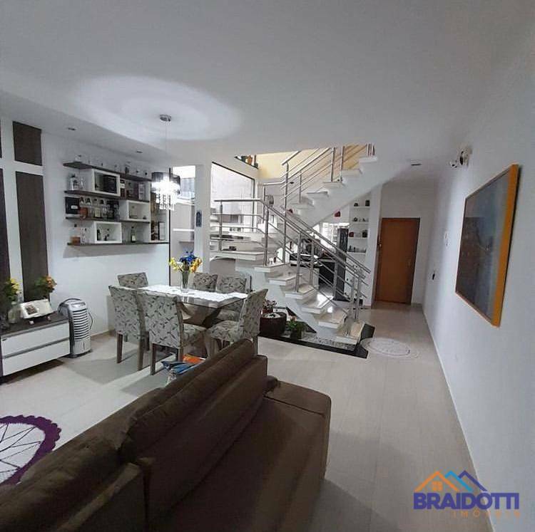 Casa à venda com 3 quartos, 202m² - Foto 3