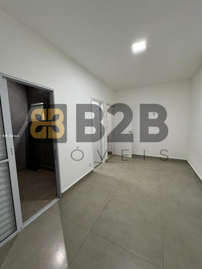 Casa à venda com 2 quartos, 67m² - Foto 6