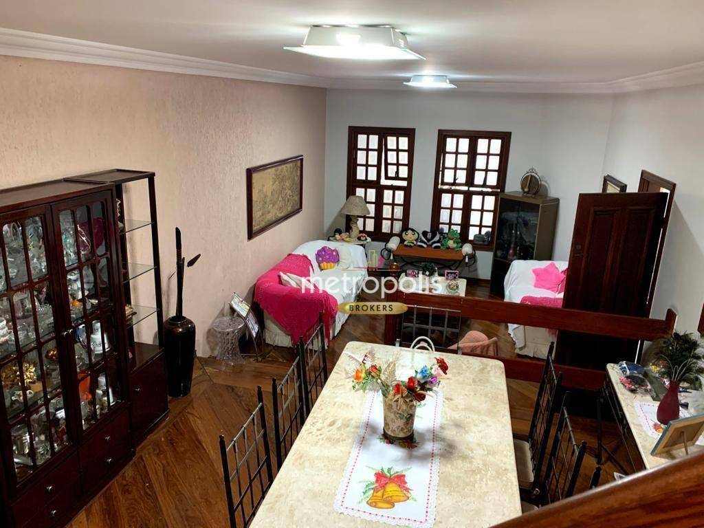 Sobrado à venda com 3 quartos, 242m² - Foto 1