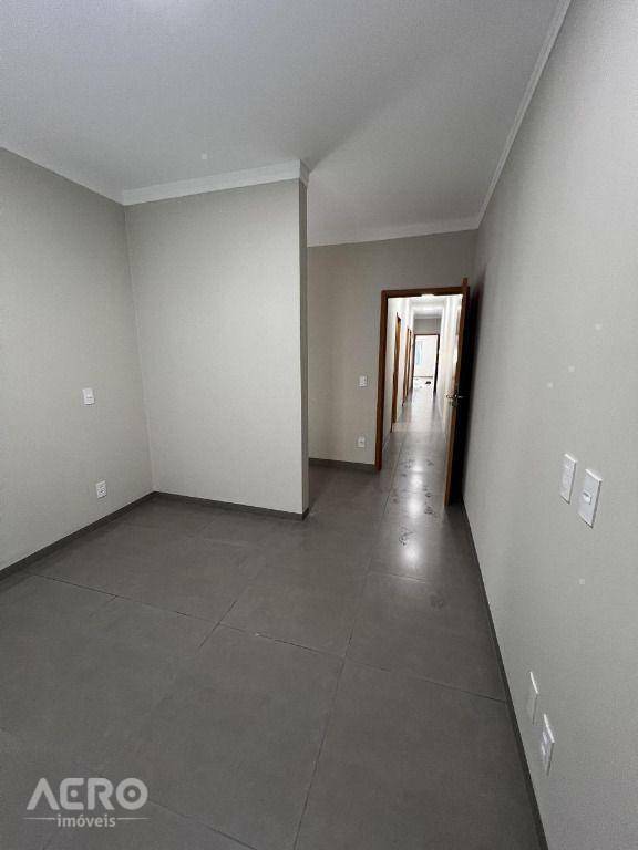 Casa à venda com 3 quartos, 143m² - Foto 3